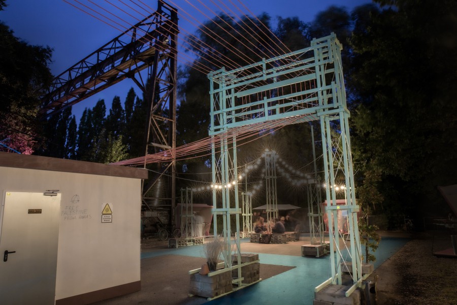 Umstappanwerk Bühnenbild: scenography for the festival garden of Internationales Sommerfestival Kampnagel by JASCHA&FRANZ